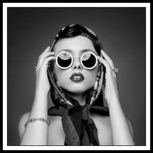 Tavla Modell i solglasögon