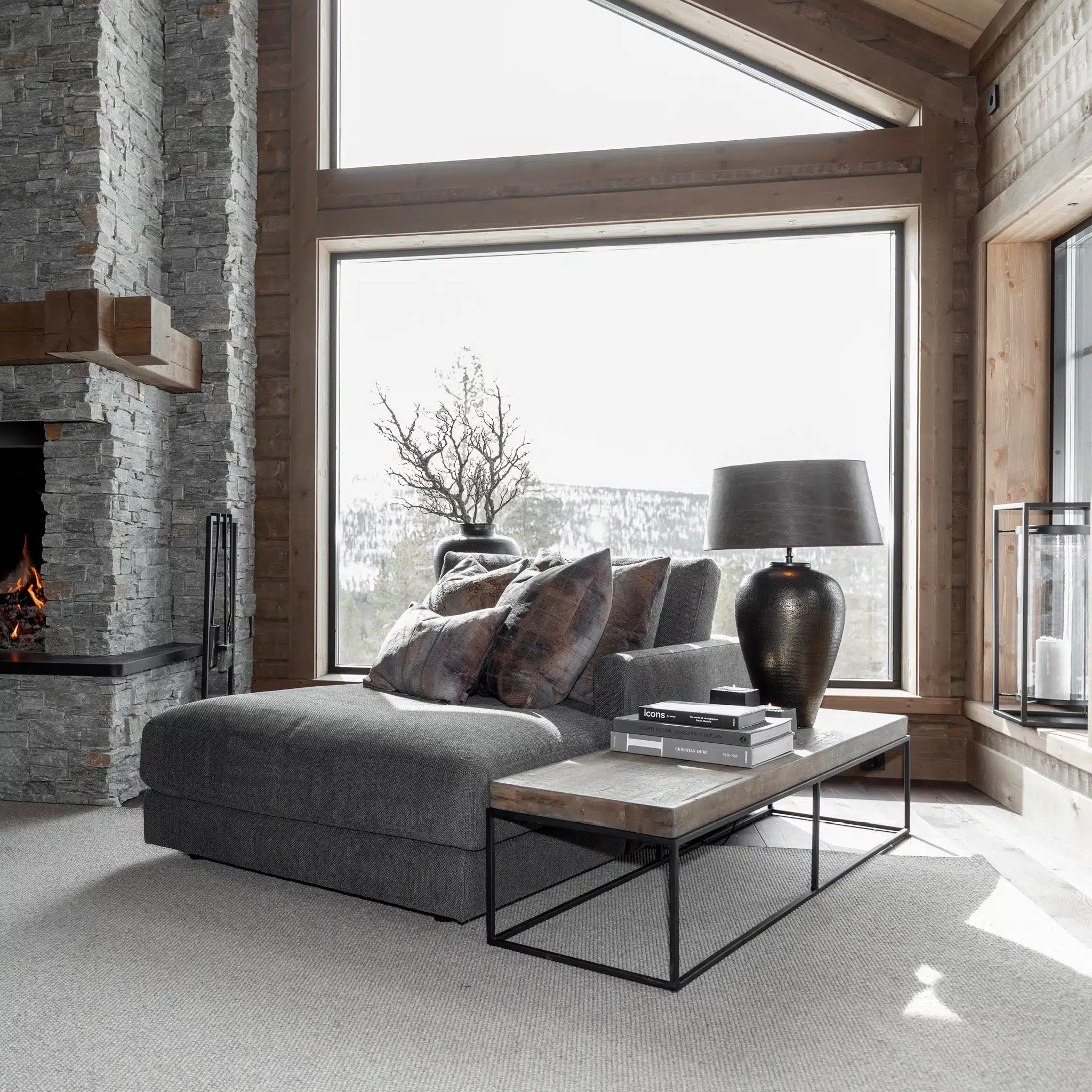 Artwood CARLISLE Mediabänk – Massiv ek och svart metall - Bild 8