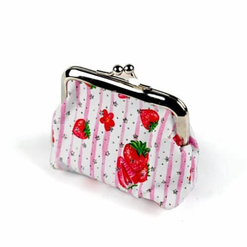 Portmonä med jordgubbsmönster
