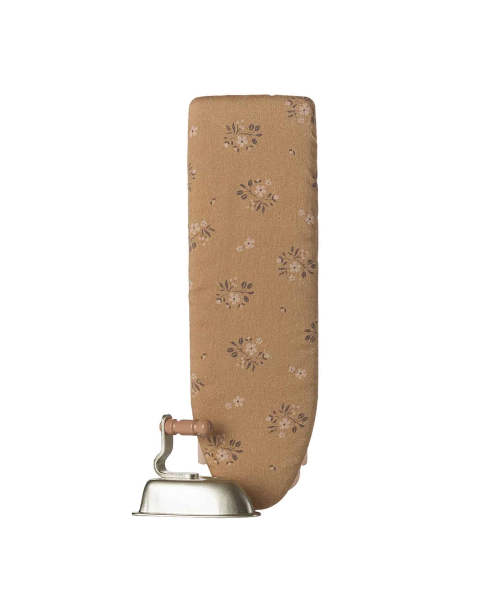 Maileg Strykjärn och strykbräda Miniatyr – Pulver