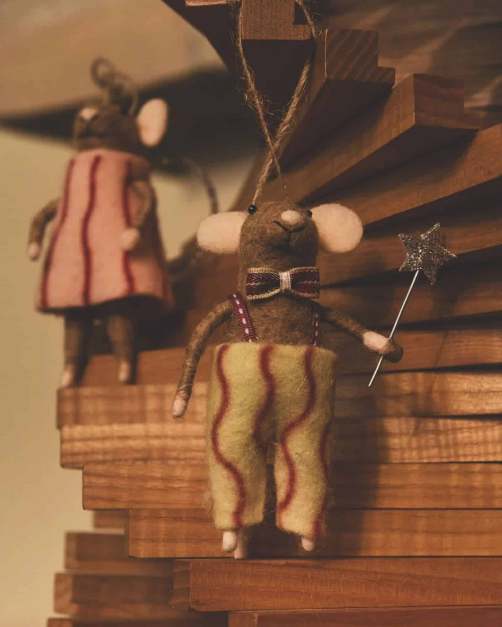 Mus beige silvervingar/stjärna