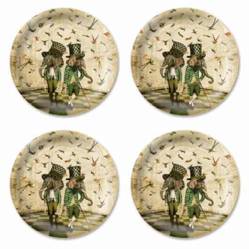 ChatGPT sade: Glasunderlägg Maggie Taylor The Bird Watchers, handgjorda i FSC-certifierat skandinaviskt björkträ på Öland, 4-pack, diameter 11 cm, med färgstarkt surrealistiskt motiv.