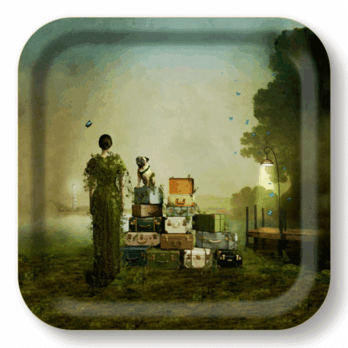 Maggie Taylors konstverk The Patient Traveler tryckt på FSC-certifierat björkträ, handgjord på Öland, finns i 20x20 cm och 32x32 cm