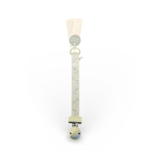 Elodie Mintgrön napphållare Dalmatin . Mintgrön napphållare med söta dalmatiner, nickeltestad, med träknopp för säker fastsättning på bebisens kläder