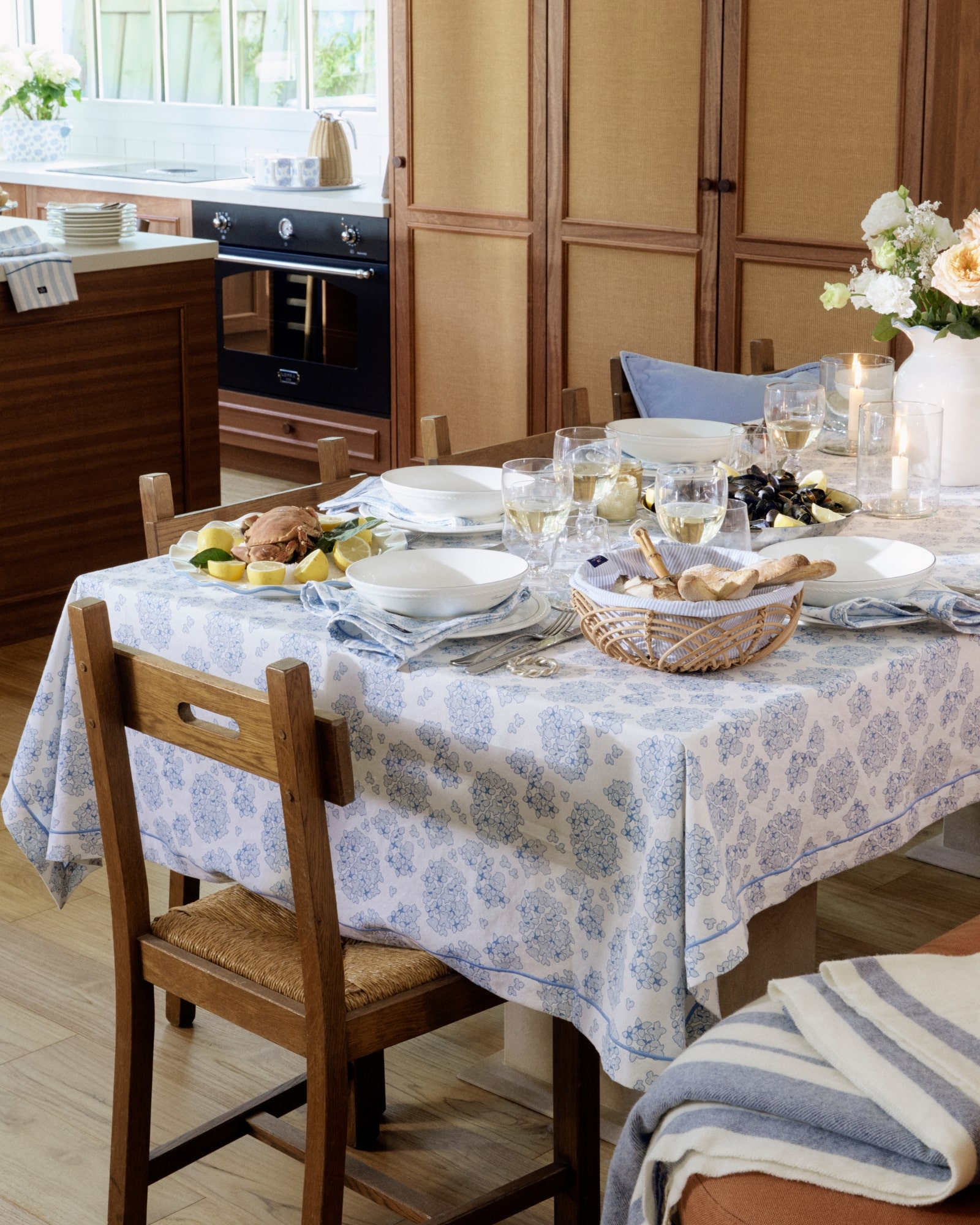 Lexington blommig bordsduk i ekologisk bomull