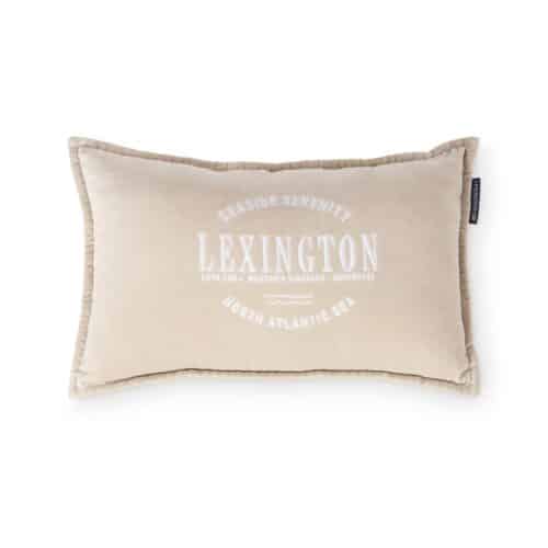 Lexington kudde beige logotyp i ekologisk bomullssammet