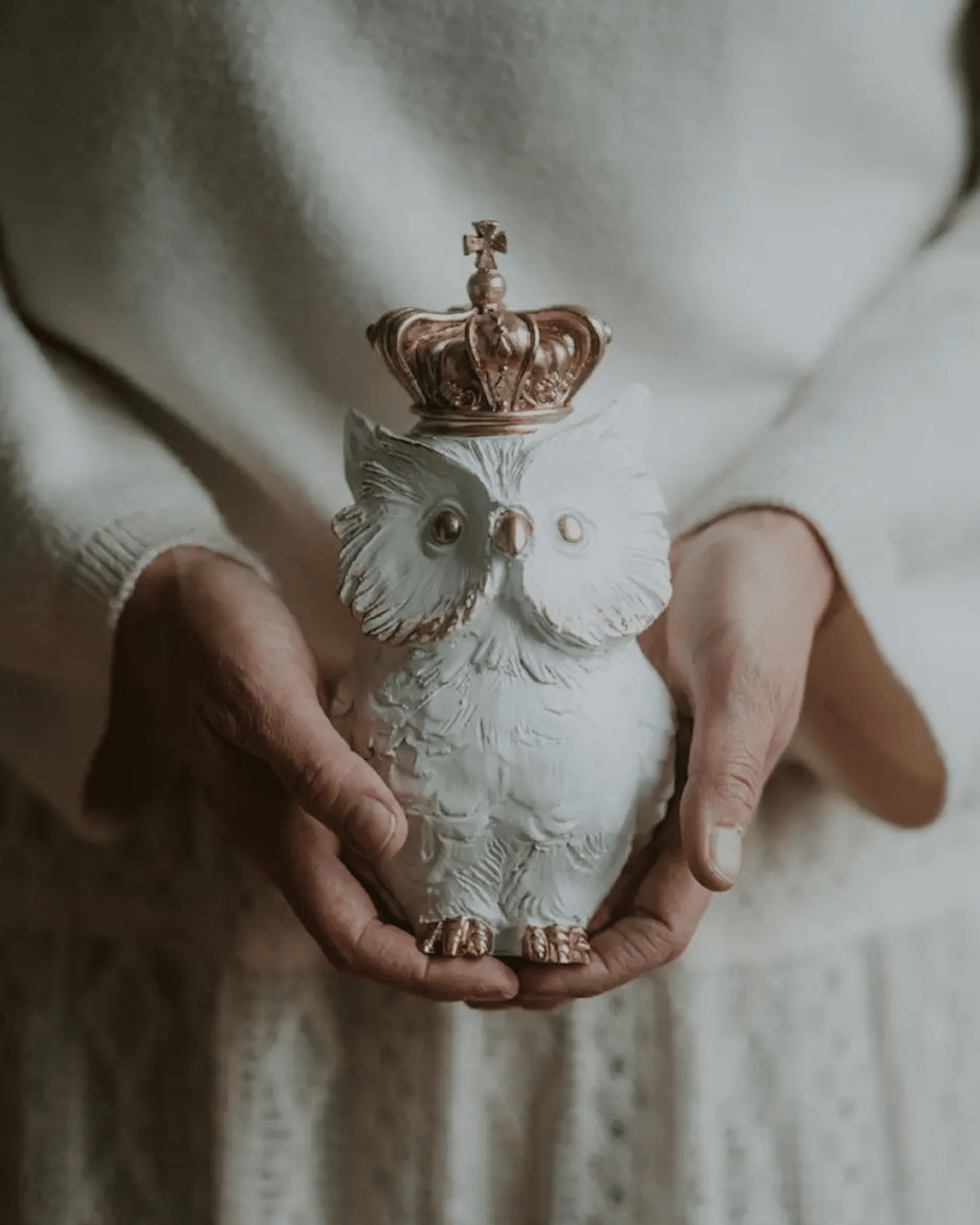 Dekoration Uggla Krona Mix – lekfull polyfigur 21 cm - Bild 3