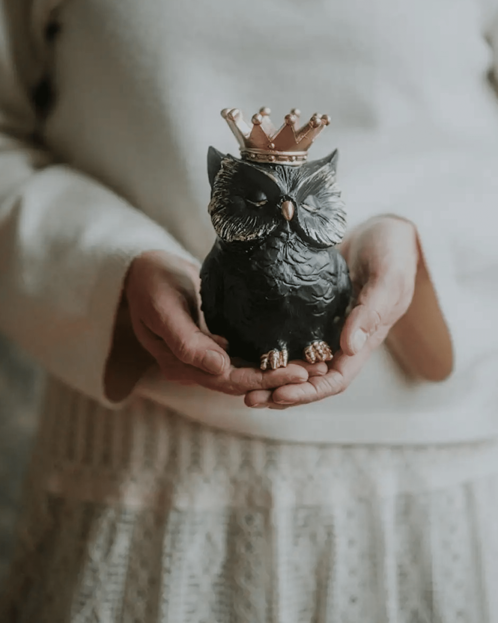 Dekoration Uggla Krona Mix – lekfull polyfigur 21 cm - Bild 4