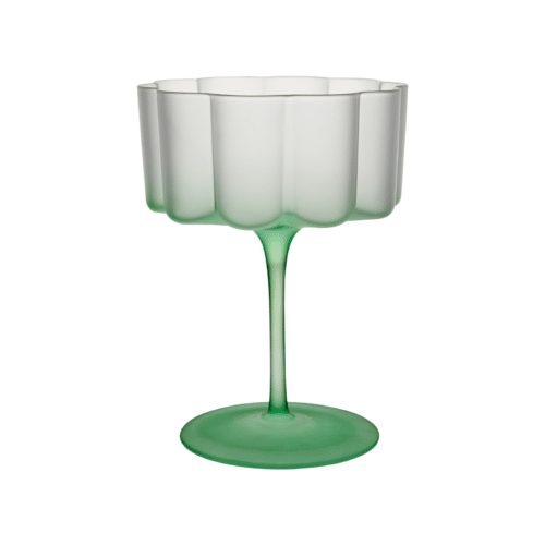 Munblåst cocktail- och dessertglas i frostat glas med vågig skål och grön fot – LILLIE glas.