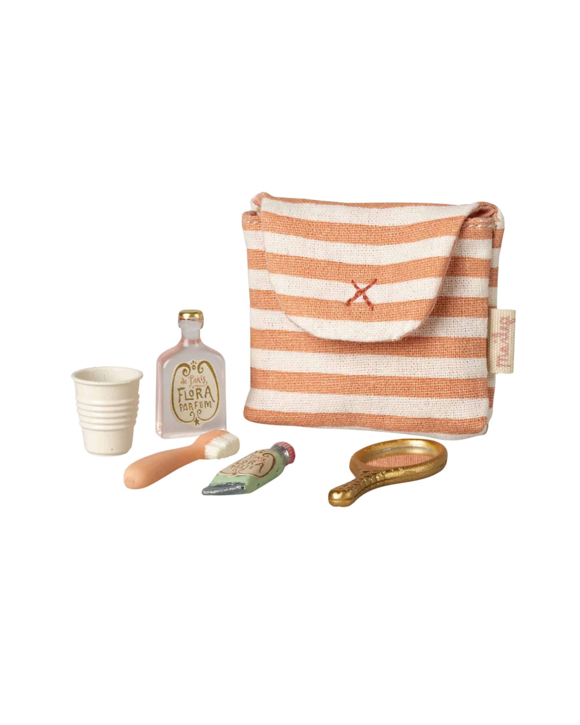 Maileg Tandborsteset i väska till Mus Korallrandig