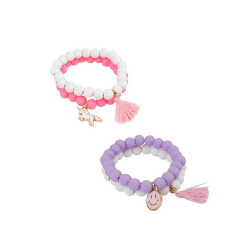 Två pastellfärgade barnarmband med mjuka pärlor, rosa tofsar och guldfärgade berlocker – ett rosa enhörningsset och ett lila smiley-set